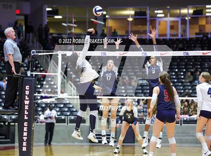 Thumbnail 2 in Tompkins vs. Keller (UIL 6A Semifinal) photogallery.