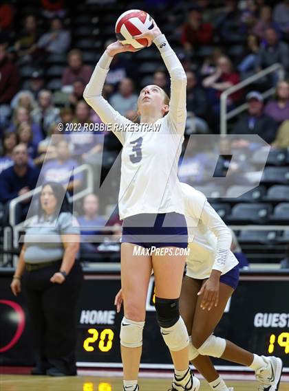 Thumbnail 3 in Tompkins vs. Keller (UIL 6A Semifinal) photogallery.