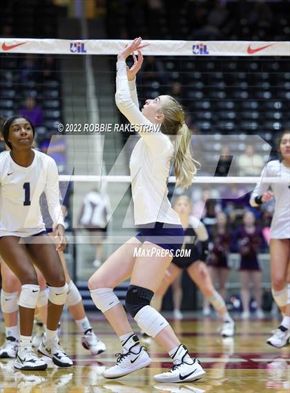Thumbnail 2 in Tompkins vs. Keller (UIL 6A Semifinal) photogallery.