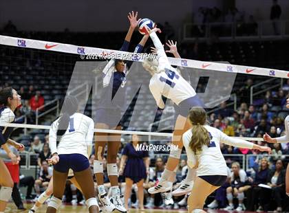 Thumbnail 2 in Tompkins vs. Keller (UIL 6A Semifinal) photogallery.