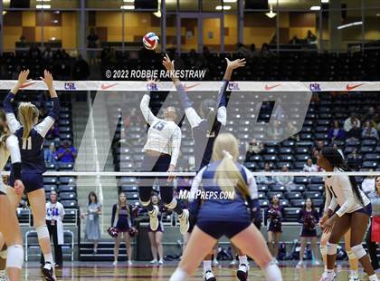 Thumbnail 3 in Tompkins vs. Keller (UIL 6A Semifinal) photogallery.