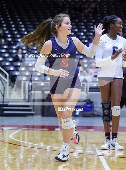 Thumbnail 2 in Tompkins vs. Keller (UIL 6A Semifinal) photogallery.