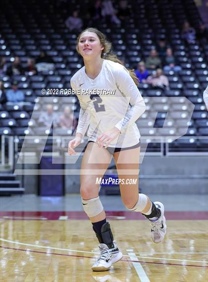 Thumbnail 2 in Tompkins vs. Keller (UIL 6A Semifinal) photogallery.