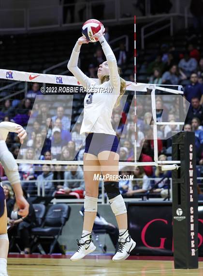 Thumbnail 3 in Tompkins vs. Keller (UIL 6A Semifinal) photogallery.