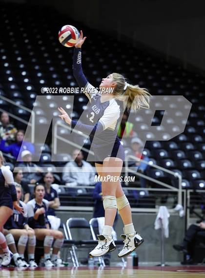 Thumbnail 2 in Tompkins vs. Keller (UIL 6A Semifinal) photogallery.