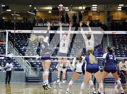 Thumbnail 3 in Tompkins vs. Keller (UIL 6A Semifinal) photogallery.