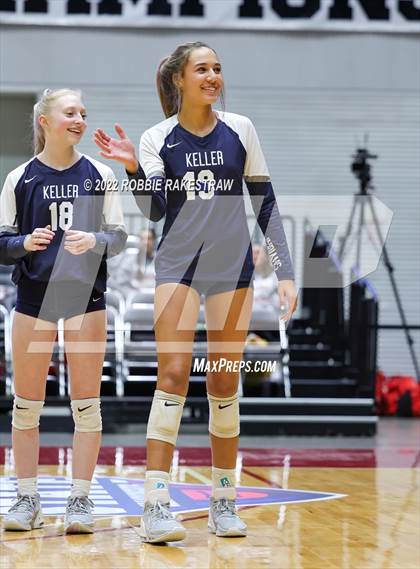 Thumbnail 2 in Tompkins vs. Keller (UIL 6A Semifinal) photogallery.