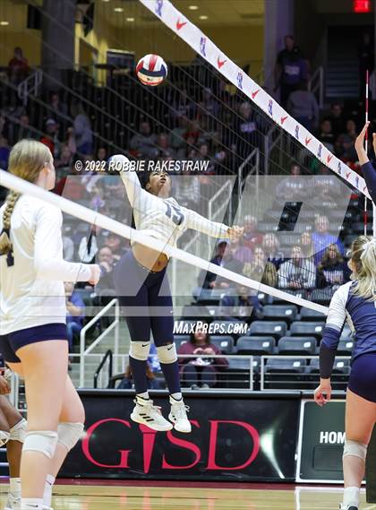 Thumbnail 1 in Tompkins vs. Keller (UIL 6A Semifinal) photogallery.