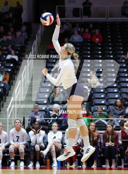 Thumbnail 2 in Tompkins vs. Keller (UIL 6A Semifinal) photogallery.