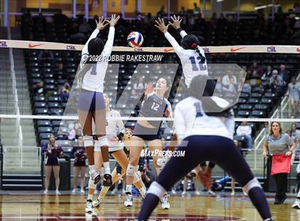 Thumbnail 2 in Tompkins vs. Keller (UIL 6A Semifinal) photogallery.