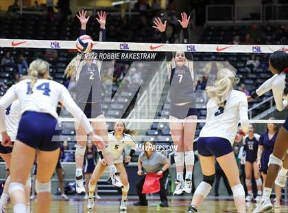 Thumbnail 2 in Tompkins vs. Keller (UIL 6A Semifinal) photogallery.