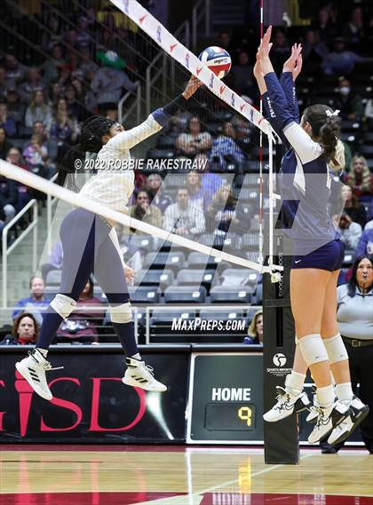Thumbnail 2 in Tompkins vs. Keller (UIL 6A Semifinal) photogallery.
