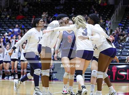 Thumbnail 2 in Tompkins vs. Keller (UIL 6A Semifinal) photogallery.
