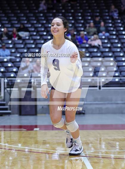 Thumbnail 3 in Tompkins vs. Keller (UIL 6A Semifinal) photogallery.