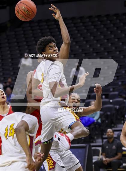 Thumbnail 3 in Putnam City North vs Chaminade (Norm Stewart Classic) photogallery.