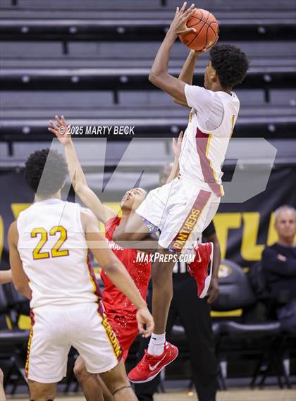 Thumbnail 3 in Putnam City North vs Chaminade (Norm Stewart Classic) photogallery.