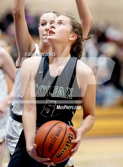 Thumbnail 3 in Whitney vs. Colfax (Chavez Christmas Classic) photogallery.