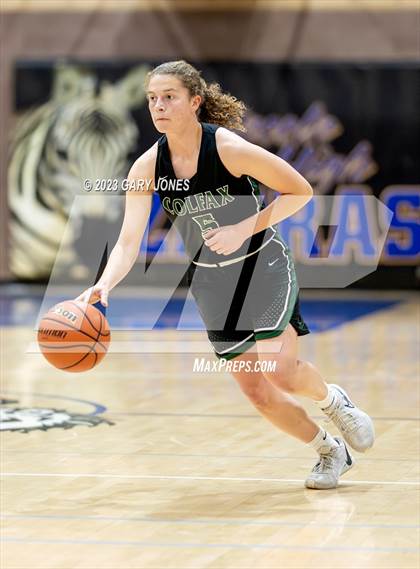 Thumbnail 1 in Whitney vs. Colfax (Chavez Christmas Classic) photogallery.