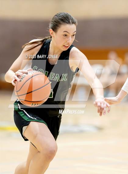 Thumbnail 2 in Whitney vs. Colfax (Chavez Christmas Classic) photogallery.