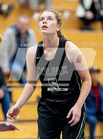 Thumbnail 3 in Whitney vs. Colfax (Chavez Christmas Classic) photogallery.