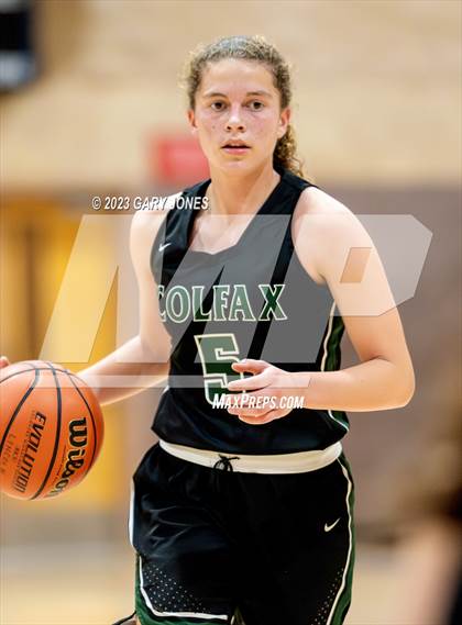 Thumbnail 1 in Whitney vs. Colfax (Chavez Christmas Classic) photogallery.
