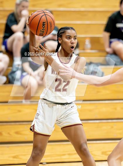 Thumbnail 1 in Whitney vs. Colfax (Chavez Christmas Classic) photogallery.