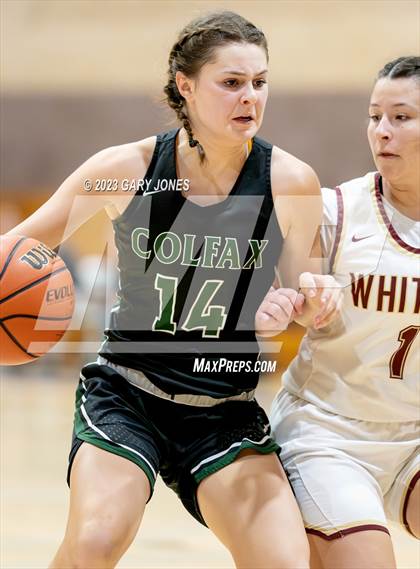 Thumbnail 2 in Whitney vs. Colfax (Chavez Christmas Classic) photogallery.