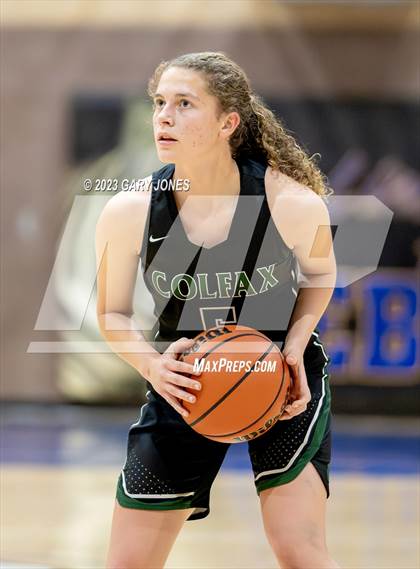Thumbnail 3 in Whitney vs. Colfax (Chavez Christmas Classic) photogallery.