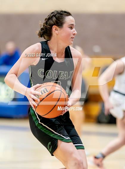 Thumbnail 3 in Whitney vs. Colfax (Chavez Christmas Classic) photogallery.