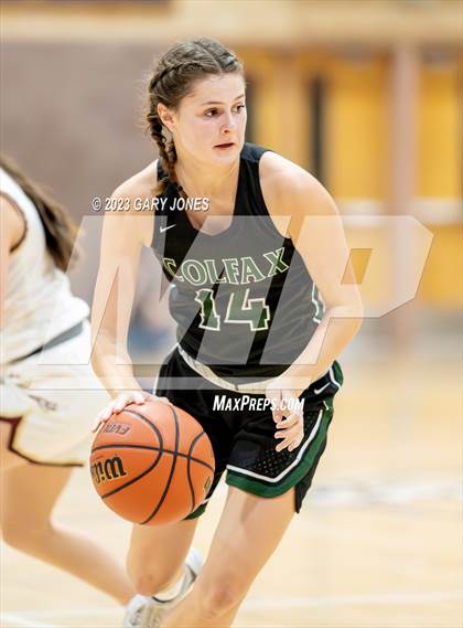 Thumbnail 1 in Whitney vs. Colfax (Chavez Christmas Classic) photogallery.