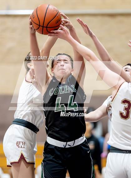 Thumbnail 1 in Whitney vs. Colfax (Chavez Christmas Classic) photogallery.