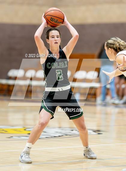 Thumbnail 3 in Whitney vs. Colfax (Chavez Christmas Classic) photogallery.