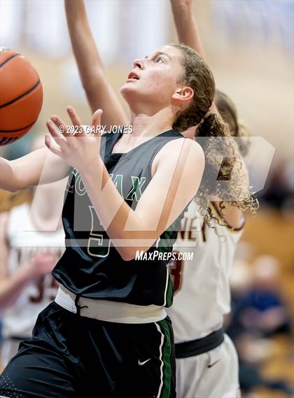 Thumbnail 1 in Whitney vs. Colfax (Chavez Christmas Classic) photogallery.