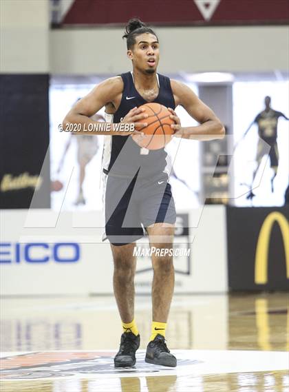 Thumbnail 3 in St. Thomas More vs Wilbraham & Monson Academy (Spalding Hoophall Classic) photogallery.