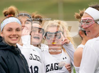 Thumbnail 2 in Regis Jesuit photogallery.
