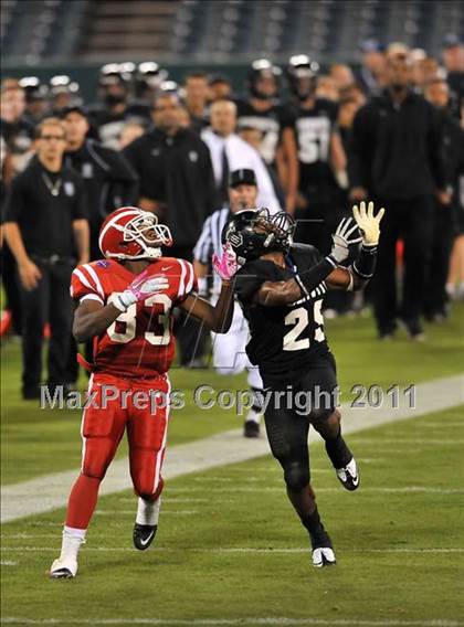 Thumbnail 3 in Mater Dei vs. Servite photogallery.