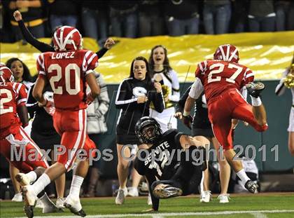 Thumbnail 3 in Mater Dei vs. Servite photogallery.