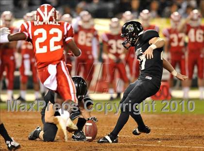 Thumbnail 1 in Mater Dei vs. Servite photogallery.
