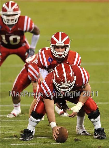 Thumbnail 2 in Mater Dei vs. Servite photogallery.