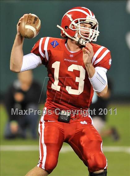 Thumbnail 3 in Mater Dei vs. Servite photogallery.