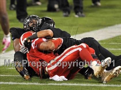 Thumbnail 3 in Mater Dei vs. Servite photogallery.