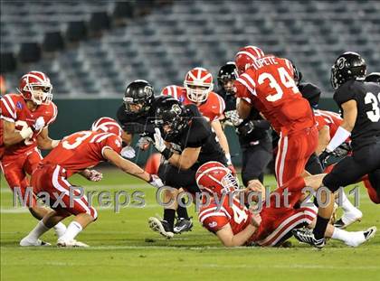 Thumbnail 2 in Mater Dei vs. Servite photogallery.