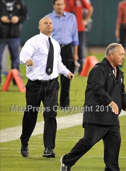 Thumbnail 3 in Mater Dei vs. Servite photogallery.