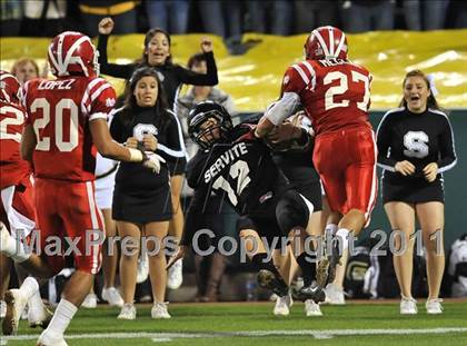 Thumbnail 2 in Mater Dei vs. Servite photogallery.