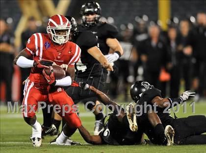 Thumbnail 2 in Mater Dei vs. Servite photogallery.