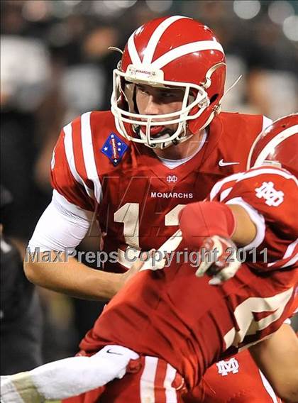 Thumbnail 3 in Mater Dei vs. Servite photogallery.