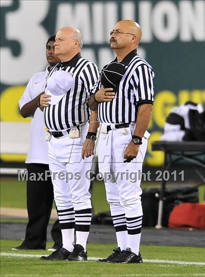 Thumbnail 1 in Mater Dei vs. Servite photogallery.