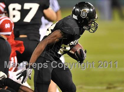 Thumbnail 3 in Mater Dei vs. Servite photogallery.