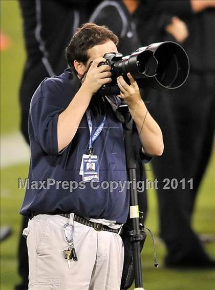 Thumbnail 3 in Mater Dei vs. Servite photogallery.