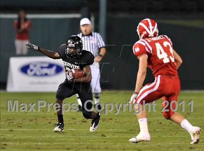 Thumbnail 2 in Mater Dei vs. Servite photogallery.